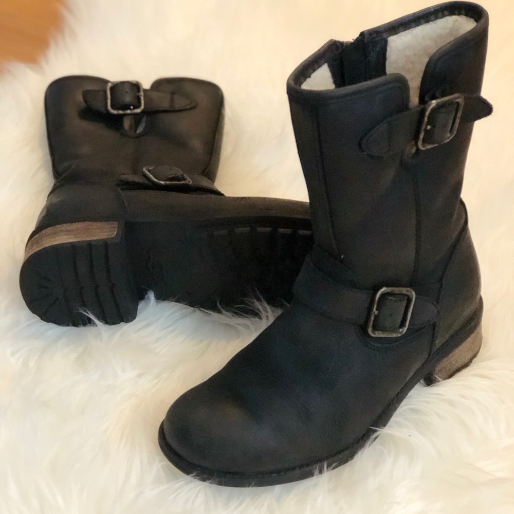 UGG Women's Chaney Ankle Leather Boots